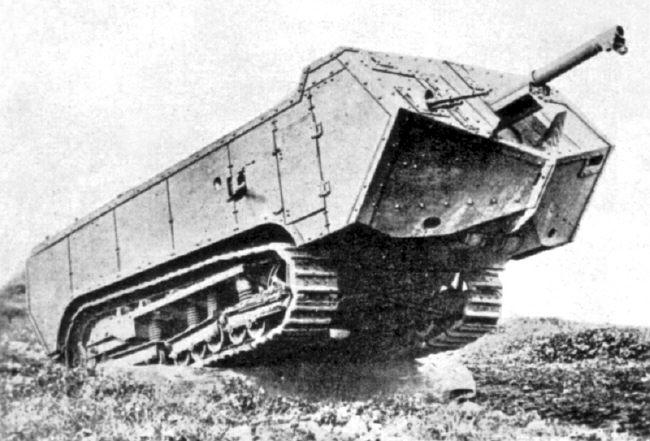 프랑스의 두 번째 전차인 생 샤몽 전차. 전차 생산 업체 간의 알력으로 프랑스 최초의 전차를 만든 슈나이더 대신 FAMN이 따로 설계해 납품했다. 
필자제공