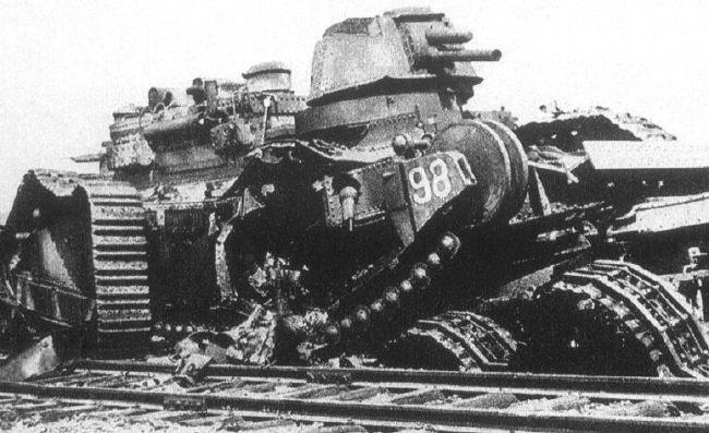 샤르 2C 전차는 결국 대부분이 프랑스군 자신의 손에 의해 폭파 처분됐다.