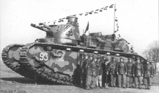프랑스가 단 10대만 만들어 결국 선전용으로 활용하는 데 그친 샤르 2C 전차.