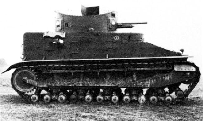 기관총과 47㎜ 주포를 동시에 갖춘 회전포탑으로 비교적 현대적인 형태의 빅커스 Mk.I 전차.