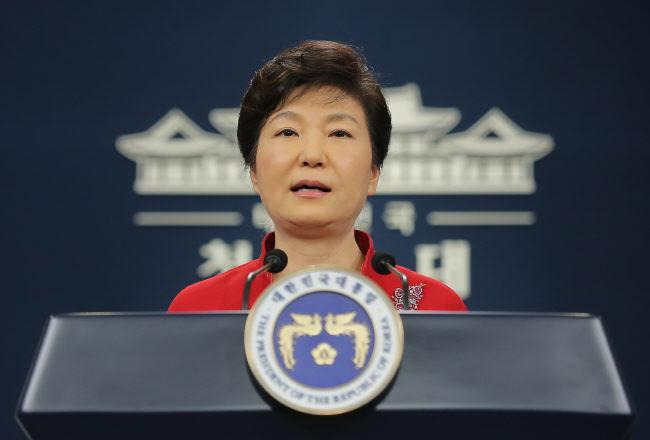▲박근혜 대통령이 6일 청와대 춘추관 브리핑룸에서 대국민담화를 통해 임기 후반기 국정 구상을 발표하고 있다. 
연합뉴스