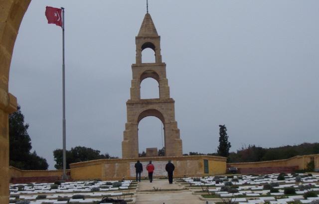 갈리폴리 반도 능선 정상에 있는 터키군 묘역.