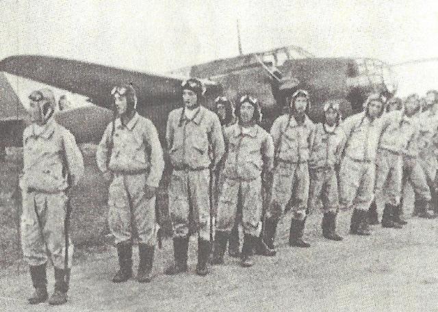 특공작전을 위해 훈련 중인 일본군 조종사들.