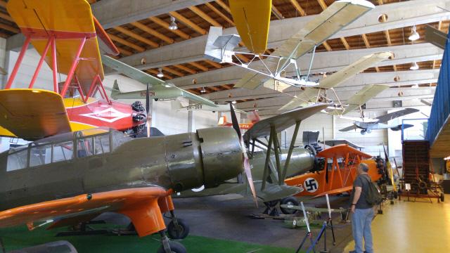 공군군사박물관 내부. 이 박물관에는 70여 대의 다양한 항공기가 전시돼 있다.