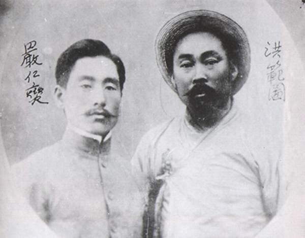 러시아 공사 이범진이 엄인섭에게 편지를 보내 의병봉기를 촉구했으나 거절당했다. 사진은 엄인섭과 청산리전투의 영웅 홍범도(오른쪽) 장군.