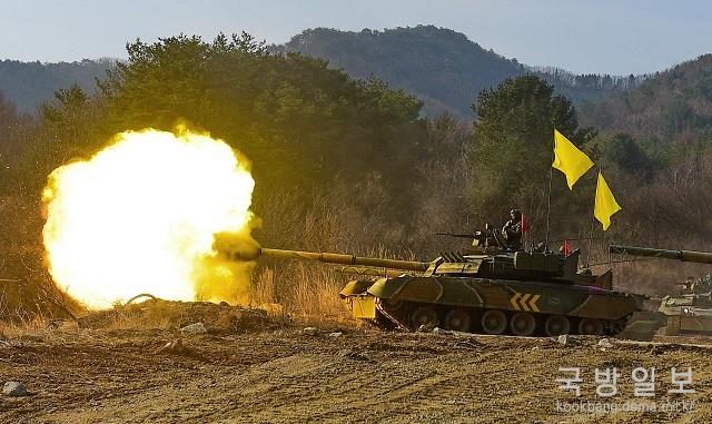 T-80U의 전차포 실사격. 이경원 기자