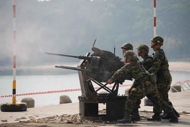 육군군수사령부가 2009년 보도자료용으로 제공해온 승전포 사격 사진이다. 국방일보DB.