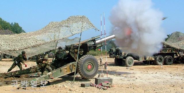2009년 당시 예비군 동원부대 훈련 중 실사격 중인 M114 곡사포.