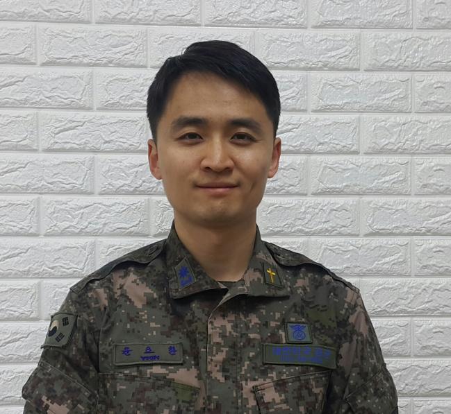 윤 요 한 공군8전투비행단 군종실장·목사·소령 