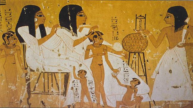 고대 이집트의 벽화. 지체 높은 사람은 크고 화려하게, 시종이나 아랫사람은 작게 그리는 존대비소의 원칙을 적용했음을 알 수 있다.