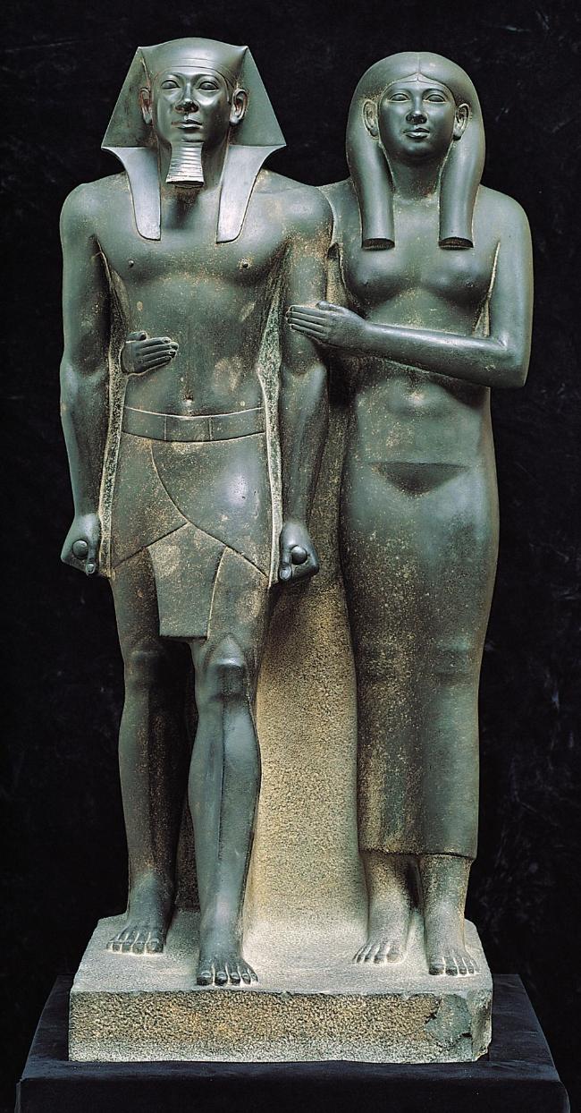 기원전 2490∼2472년경 제작된 것으로 추정되는 ‘멘카우레와 그의 여왕’.   필자 제공