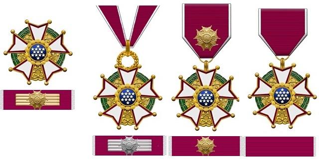 리전 오브 메리트는 총사령관 등 4등급으로 나뉘어 있다. 왼쪽부터 Chief Commander급, Commander급, Officer급, Legionnaire급 휘장과 약장(ribbon)이다. 