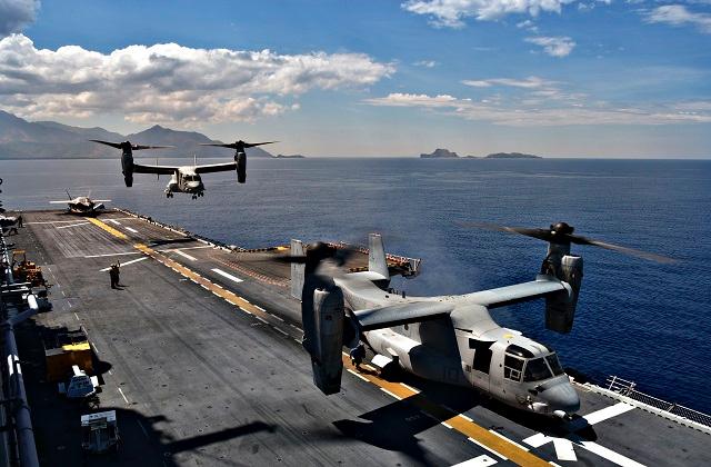 지난 4월 3일 바리카탄 연합연습에서 미 해병대 MV-22 오스프리(Osprey)가 지원 임무를 위해 미 해군 강습돌격함 와스프함(Wasp, LHD 1)에서 이륙하고 있다. 출처 = www.navy.mil