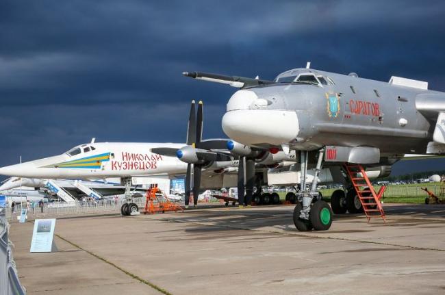 러시아 Tu-95MS 베어-H 폭격기(오른쪽).  출처=shephardmedia.com