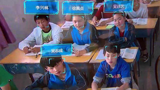 TAL이 와이즈룸과 함께 개발한 AI를 활용해 학생들의 수업태도를 측정하고 관찰할 수 있는 프로그램. 아이들이 흥미있어하는 부분은 물론 집중력 등을 과학적으로 분석할 수 있다. 현재 TAL은 중국 전역의 일부 학교를 대상으로 ‘스마트교실’을 진행 중이다. 