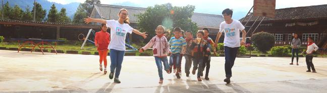TAL은 중국 농촌 지역의 학교에도 기술을 통해 좋은 교육을 보급하고자 한다. 주기적으로 교사와 개발팀을 보내 온라인 교육프로그램을 교육하고 아이들에게 제공한다.  TAL 제공