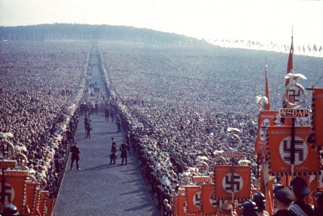 나치의 대중집회 장면.
