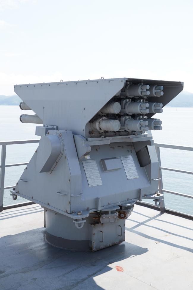 어뢰음향대항체계(TACM·Torpedo Counter Measure System)는 자함을 공격하는 적 어뢰를 조기에 탐지해 경보하고 고출력의 방해 신호를 수중에 방사해 어뢰를 교란·기만하는 장비다.