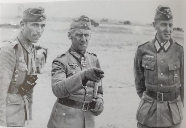 헤르만 호트(가운데)가 작전지휘 중인 모습. 호트는 독소전 바바롯사 작전의 초기 전황 관련, 현장지휘관으로서 3기갑집단의 전투경과와 전과에 대한 기록을 저서로 남겨 후대에 귀중한 경험을 공유해줬다.  필자 제공