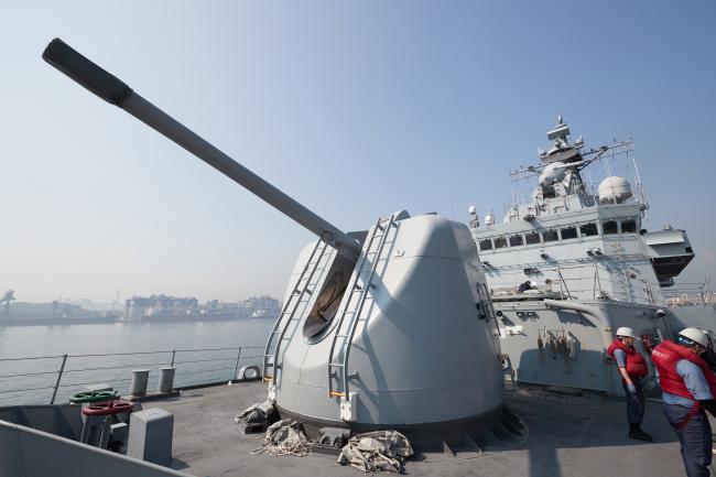 127mm 함포: 광개토대왕급 구축함(DDH-Ⅰ/ 3척)에만 탑재돼 있는 이탈리아 오토멜라라(OTO Melara)사의 127㎜ 대함·대공·대지용 함포.