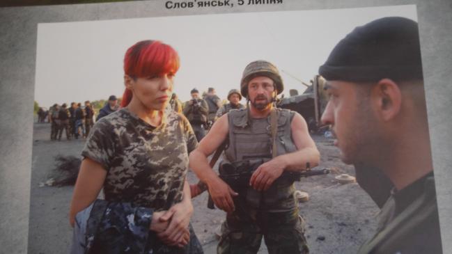 2014년 크림전쟁 당시 전선의 우크라이나군 남녀 장병.