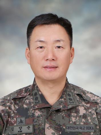 김 양 준
육군2작전사령부 군수처·중령