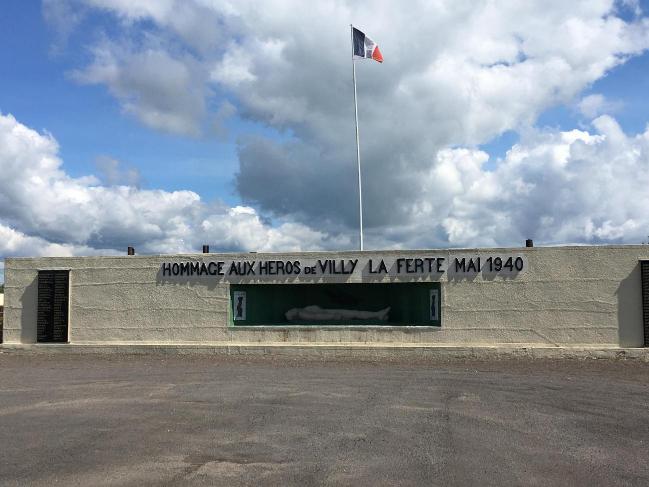 라 페르테(La Ferte) 요새에서 희생된 군인들을 추모하는 1940년 5월 기념비. 
 사진=www.visitardenne.com