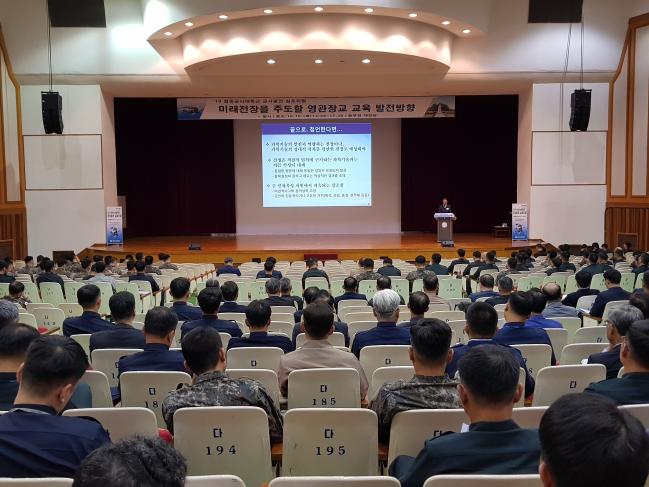 10일 열린 합동군사대학교 ‘2019년 군사발전 심포지엄’에서 노훈 한국국방연구원장이 기조강연을 하고 있다.    합동대 제공
