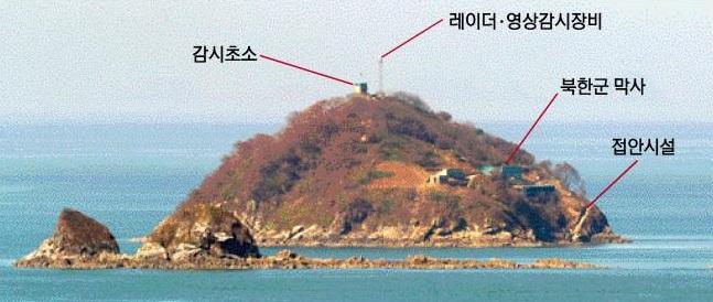 함박도의 북한 시설들. 사진 = 한재호 기자