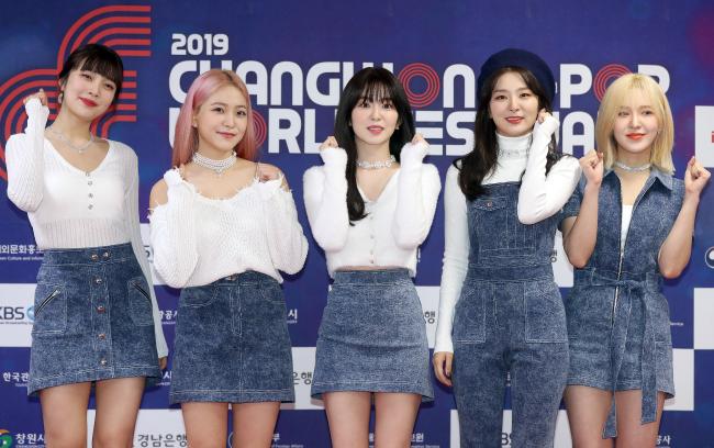 왼쪽부터 조이, 예리, 아이린, 슬기, 웬디. 사진은 ‘2019 창원 케이팝 월드 페스티벌’(2019 Changwon K-POP World Festival)에 참석한 모습.  사진=연합뉴스