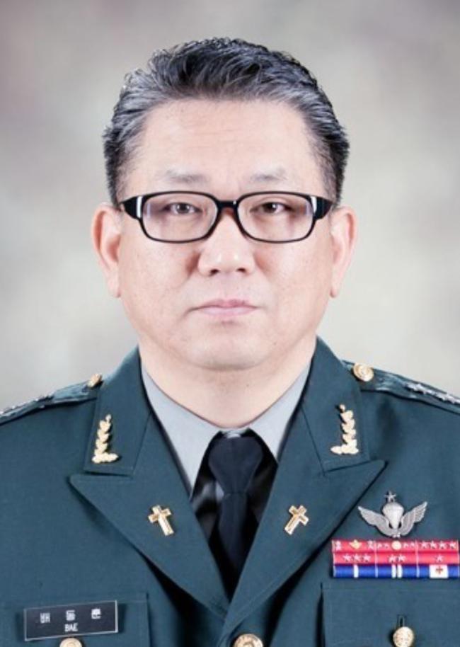 배 동 훈 
국방부 군종정책과장·육군대령·목사