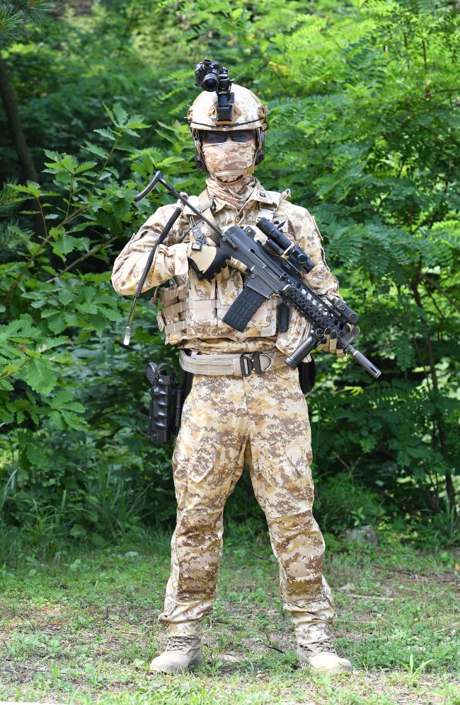 지난 2018년 육군 최초로 워리어 플랫폼을 착용한 아크부대 14진 장병의 모습. 국방일보 DB