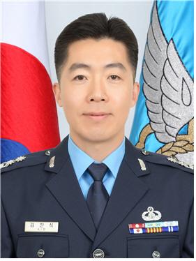 김 찬 식 
공군51항공통제비행전대·중령