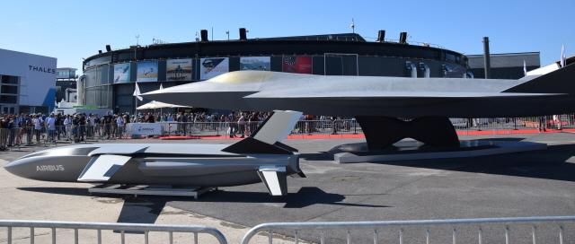 Mock-up model of the Tempest 6th Generation Fighter in UK 
사진: Tiraden 
*https://commons.wikimedia.org/wiki/File:FCAS_NGF_mock-up_at_Paris_Air_Show_2019_(1).jpg