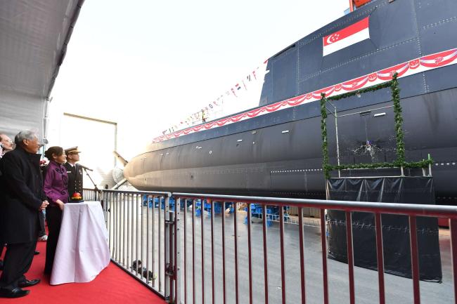 독일 조선업체인 티센크루프 머린 시스템스(TKMS)에서 건조한 218급 신형 잠수함 진수식 모습. 지난해 2월 열린 진수식에는 응엥헨(NG Eng Hen) 싱가포르 국방장관을 비롯한 해군 관계자들이 참석했다.  싱가포르 국방부 제공