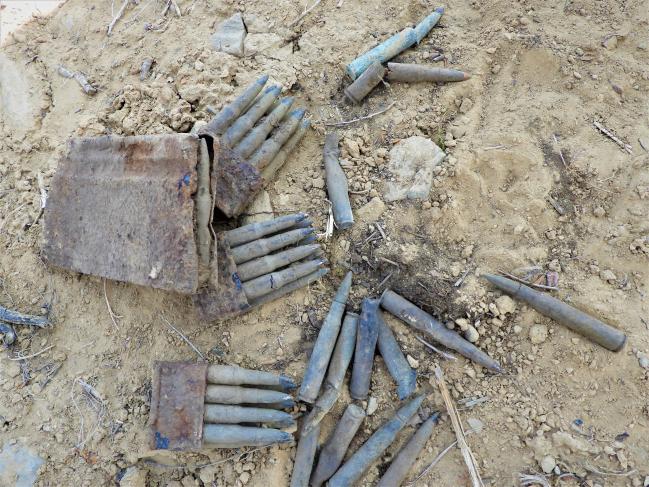 화살머리고지 우리 측 지역에서 발굴된 6·25전쟁 전사자 유품으로 추정되는 탄창과 탄알. 국방부 제공