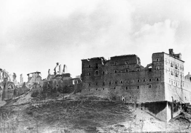 제2차 세계대전 중 연합군의 폭격으로 파괴된 몬테카시노 수도원의 모습. 
사진=nationalinterest.org