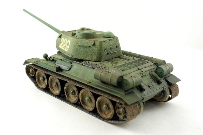 T-34/85 전차 모형.

