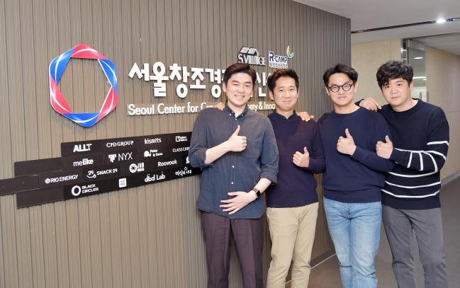 
김한결(맨 왼쪽) 대표와 ‘루북’ 팀멤버들.  사진=㈜루북