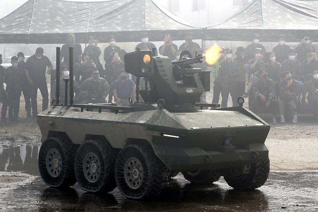 2021년 9월 육군이 공개한 아미타이거4.0 전투실험 현장에서 현대로템의 HR-셰르파가 원격사격통제체계 사격 시범을 보이고 있다. 사진=조종원 기자 