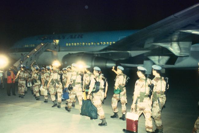 1993년 7월 30일 우리나라 첫 평화유지활동(PKO)에 나선 상록수부대원들이 출국하는 모습.  