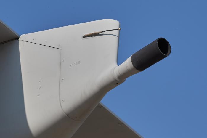 Fuel Jettison Nozzle

 항공기 비상 상황 발생 또는 필요시, 연료를 밖으로 배출해 항공기 착륙에 필요한 무게를 맞추기 위한 장치.