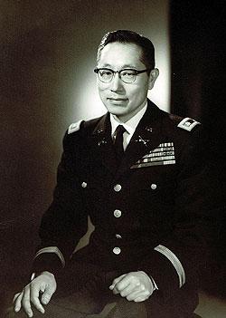 제2차 세계대전과 6·25전쟁에서 전설적인 전쟁영웅으로 불렸던 김영옥의 중령 시절 모습. 
