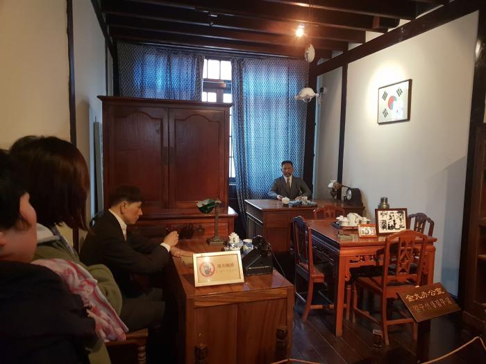 상하이 대한민국 임시정부청사의 김구 집무실 전경.