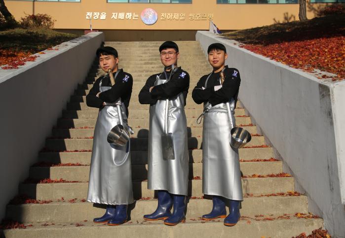 군 복무 중 취업에 성공한 육군1포병여단 쌍호대대 조리병들. 왼쪽부터 우민영 상병, 김길훈 병장, 이제열 상병. 
 사진 제공=신재형 중위