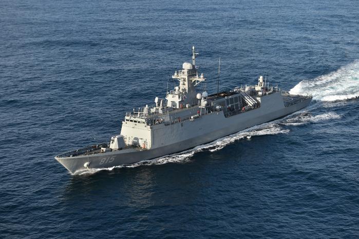 2022년 해군 포술 최우수 전투함의 영예를 차지한 해군1함대 강원함이 항해하고 있다.  해군 제공