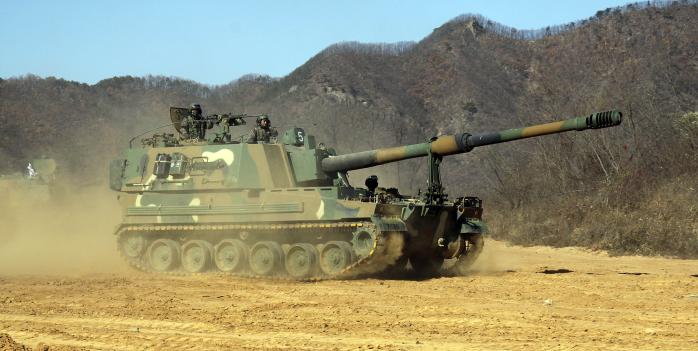  1990년대 중반 업체 주도 개발이 검토된 바 있는 155mm 자주포 K9. 국방일보DB