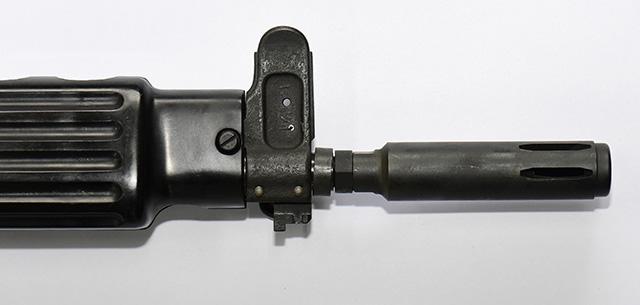 K1A는 짧은 총열로 휴대성을 높였다. K1의 나팔형 소염기에서 개량된 K1A의 소염기는 우상향으로 화염을 분출하게 설계됐다. 가늠쇠의 형상도 K2 소총과 차이가 있다. 조종원 기자