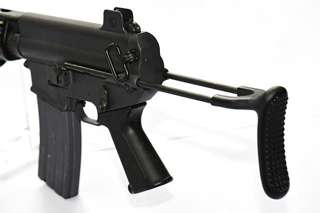 슬라이드 방식의 개머리판. 휴대성 극대화의 원동력이며, 적당한 수준의 견착 능력을 갖추고 있다. 가장 큰 장점은 단순한 구조로 인한 신뢰성. 단점 역시 단순한 구조로 인한 편의성 부족.  조종원 기자