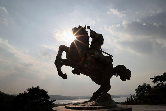 계백장군전승지 동상. 사진=한재호 기자